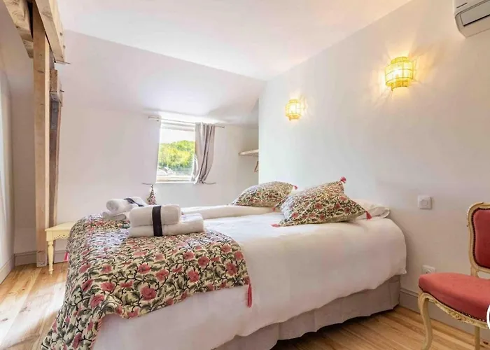 Hébergement de vacances Dreams Of Alaric Maison De Charme Avec Piscine Aux Pieds Des Pyrenees Ideal Base Cyclists Exploring Legendary Climbs *